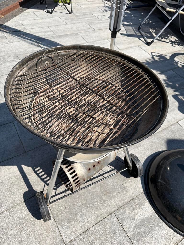 Gebruikte Weber barbecue met deksel, Tuin en Terras, Houtskoolbarbecues, Gebruikt, Ophalen