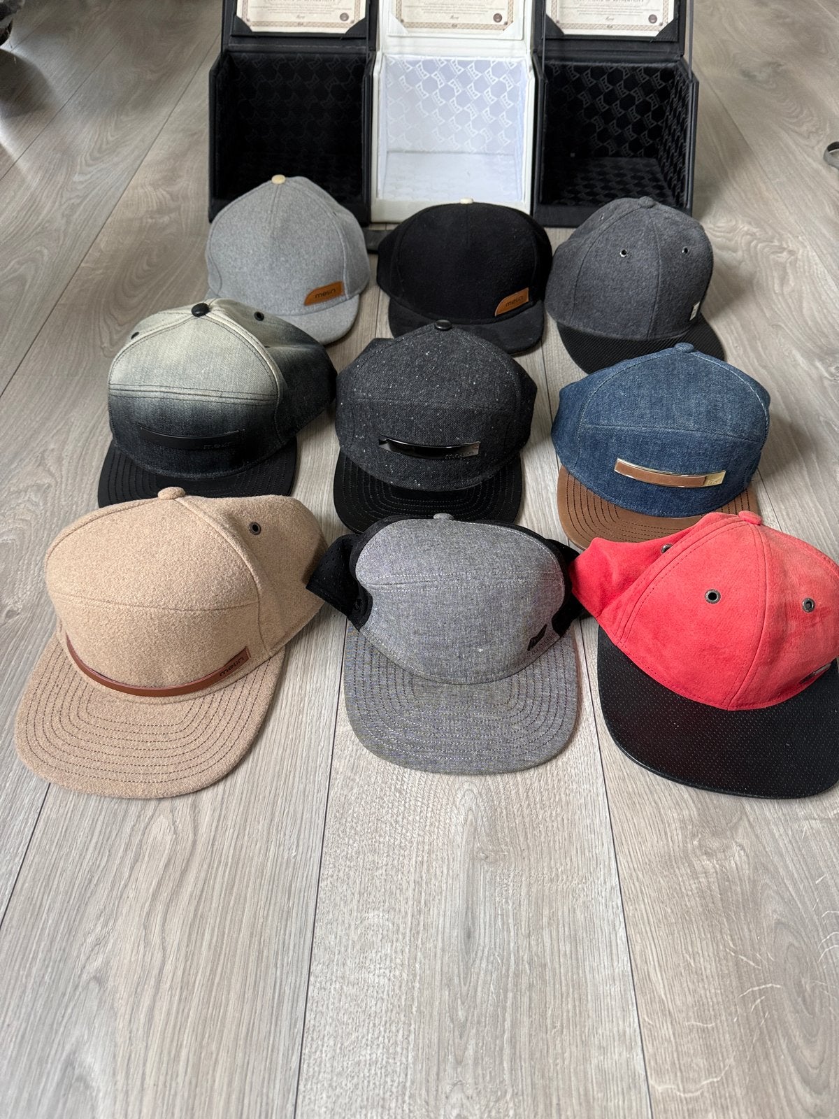 9 Melin Petten met Opbergboxen en Certificaat - Z.G.A.N., Kleding | Heren, Hoeden en Petten, Ophalen of Verzenden, Zo goed als nieuw