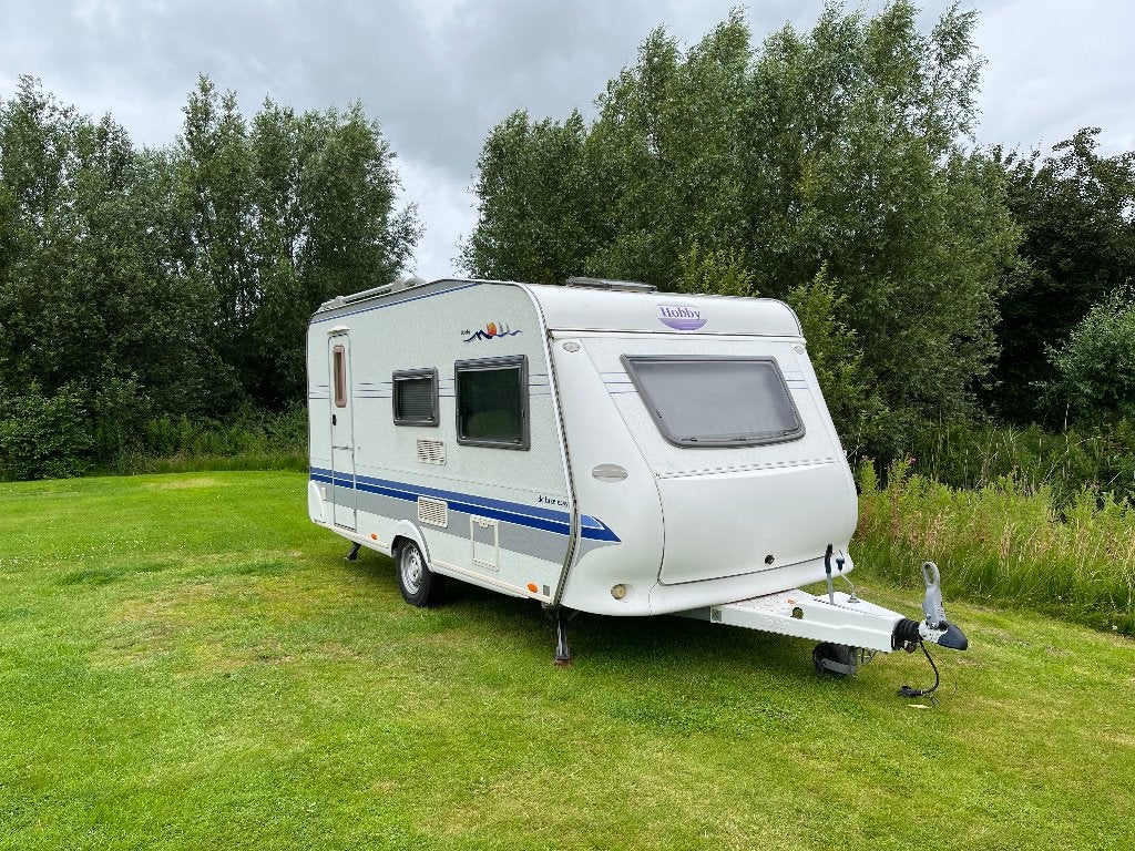 Nette caravan Hobby de luxe easy SF 440 /voortent+luifel, Hobby, Treinzit, Particulier, Hordeur