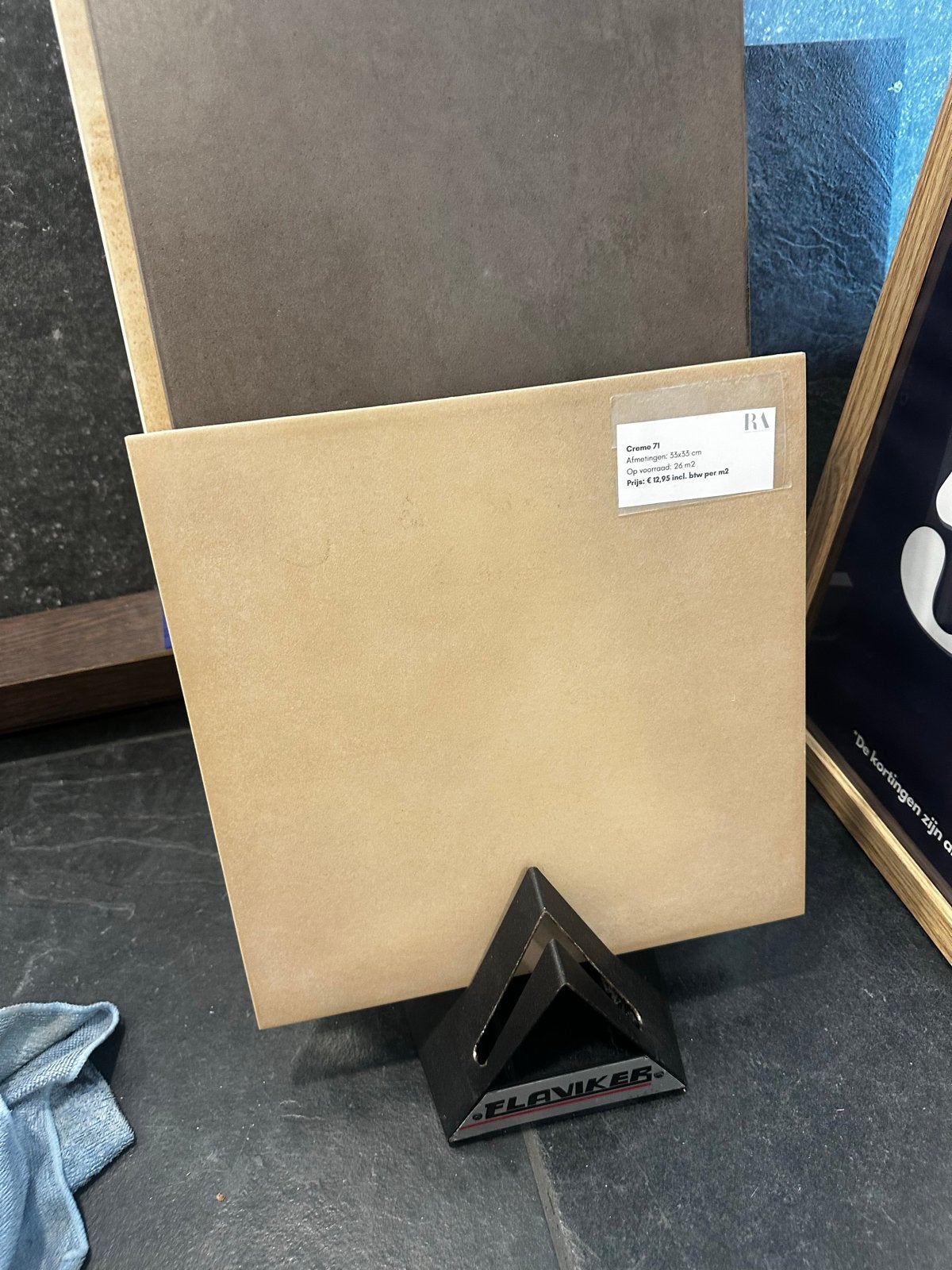 Keramische tegel crème 33x33 cm - 26 m2 restpartij, Ophalen, Nieuw, 20 tot 40 cm, 10 m² of meer