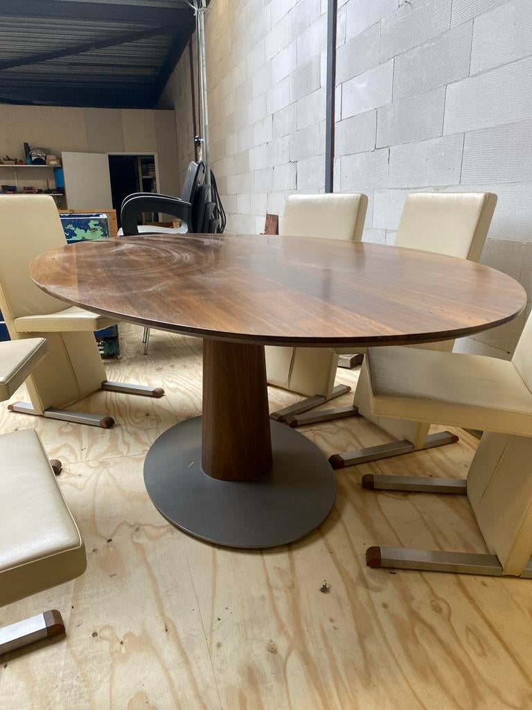 ovale notenhouten tafel Rolf Benz Dining Chairs, Overige materialen, 100 tot 150 cm, Ophalen of Verzenden, Zo goed als nieuw
