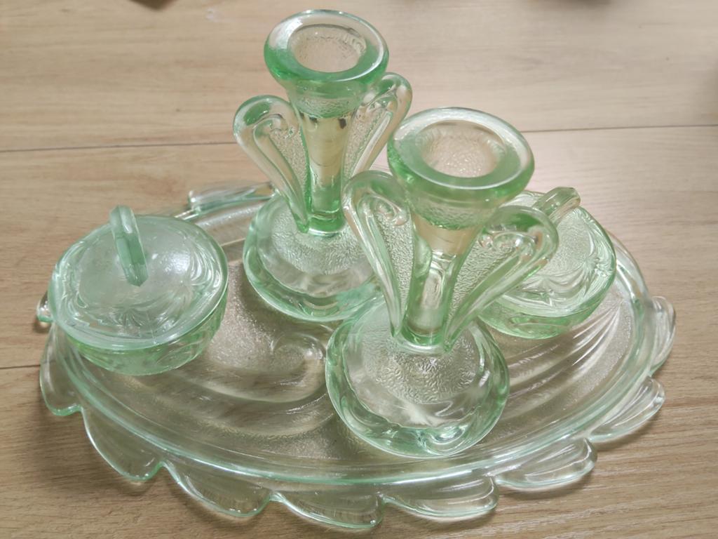 Decoratieve glazen set: 50 jaren vazen en schaaltjes op blad, Ophalen of Verzenden