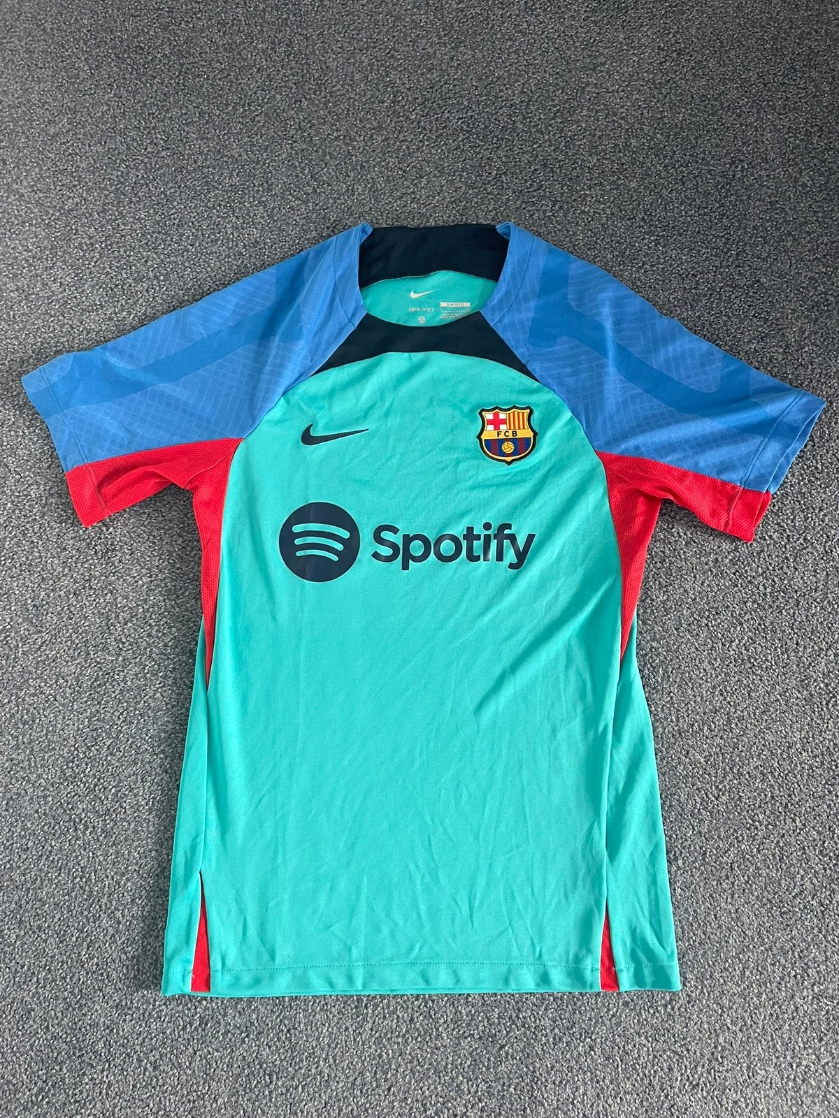 FC Barcelona Training Shirt M, Maat M, Ophalen of Verzenden, Zo goed als nieuw, Shirt