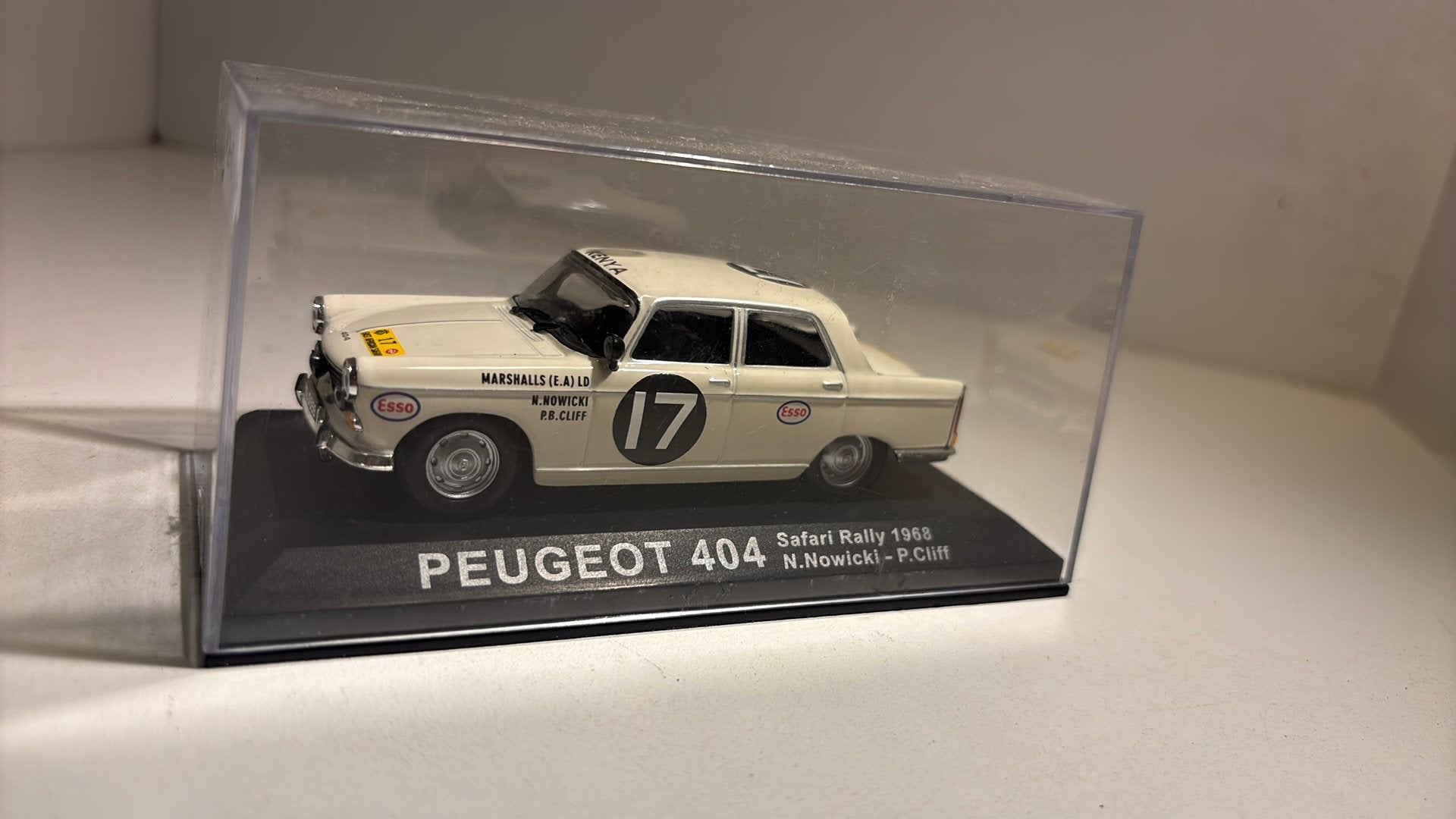 Peugeot 404 safari rally 1968 altaya 1.43