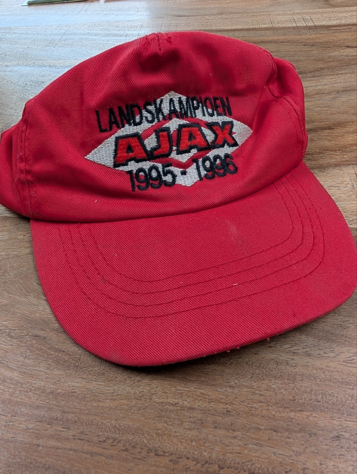 Ajax Landskampioen 1995-1996 Pet - Rood, Verzamelen, Ophalen of Verzenden, Gebruikt, Ajax, Pet of Muts