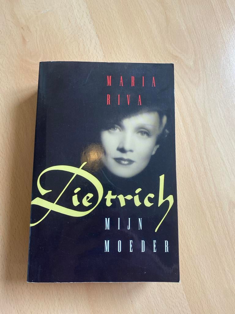Dietrich: Mijn Moeder - Maria Riva (biografie), Boeken, Ophalen of Verzenden, Gelezen, Film, Tv en Media