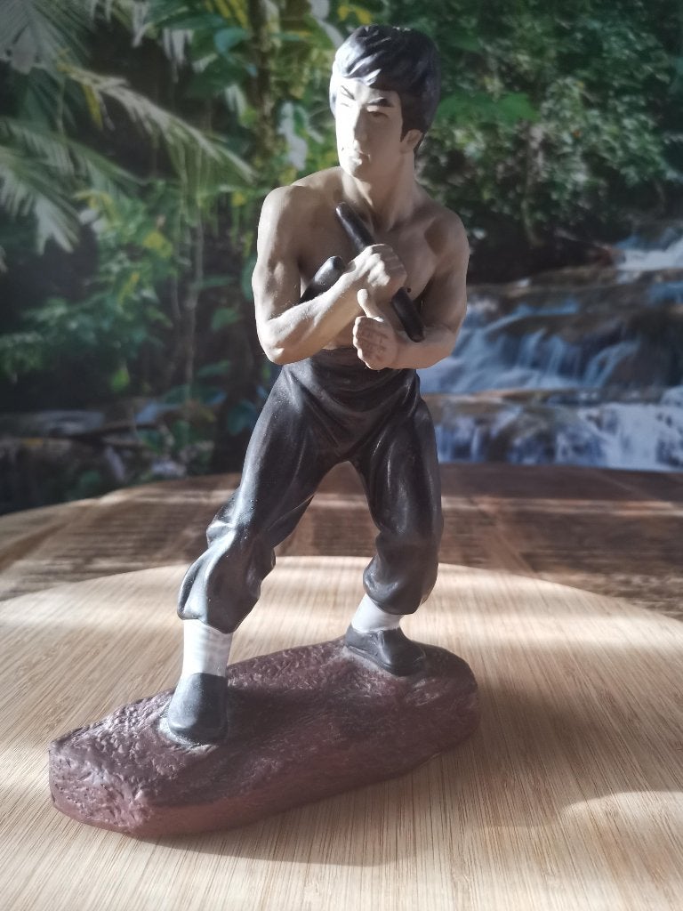 Bruce Lee beeld Nunchaku, Maat XL, Ophalen of Verzenden, Zo goed als nieuw, Kung-Fu