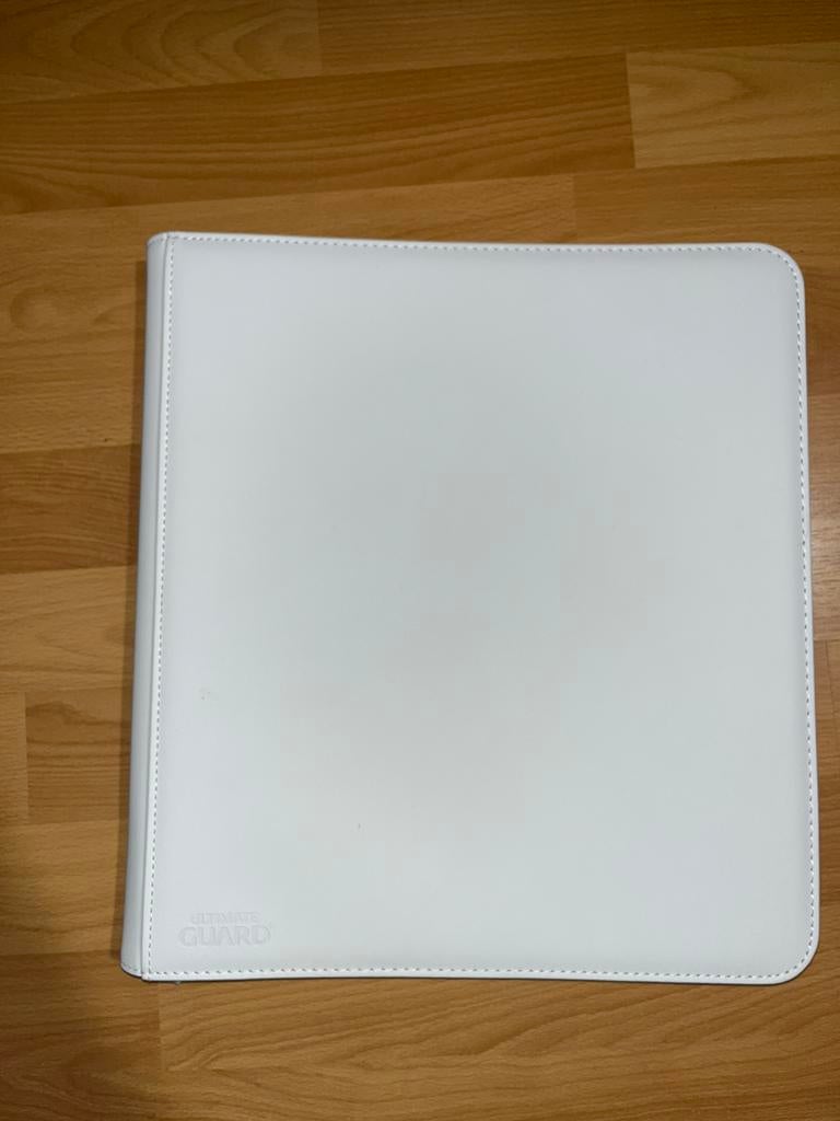 Ultimate guard 12 pocket zipfolio binder map, Ophalen of Verzenden, Zo goed als nieuw