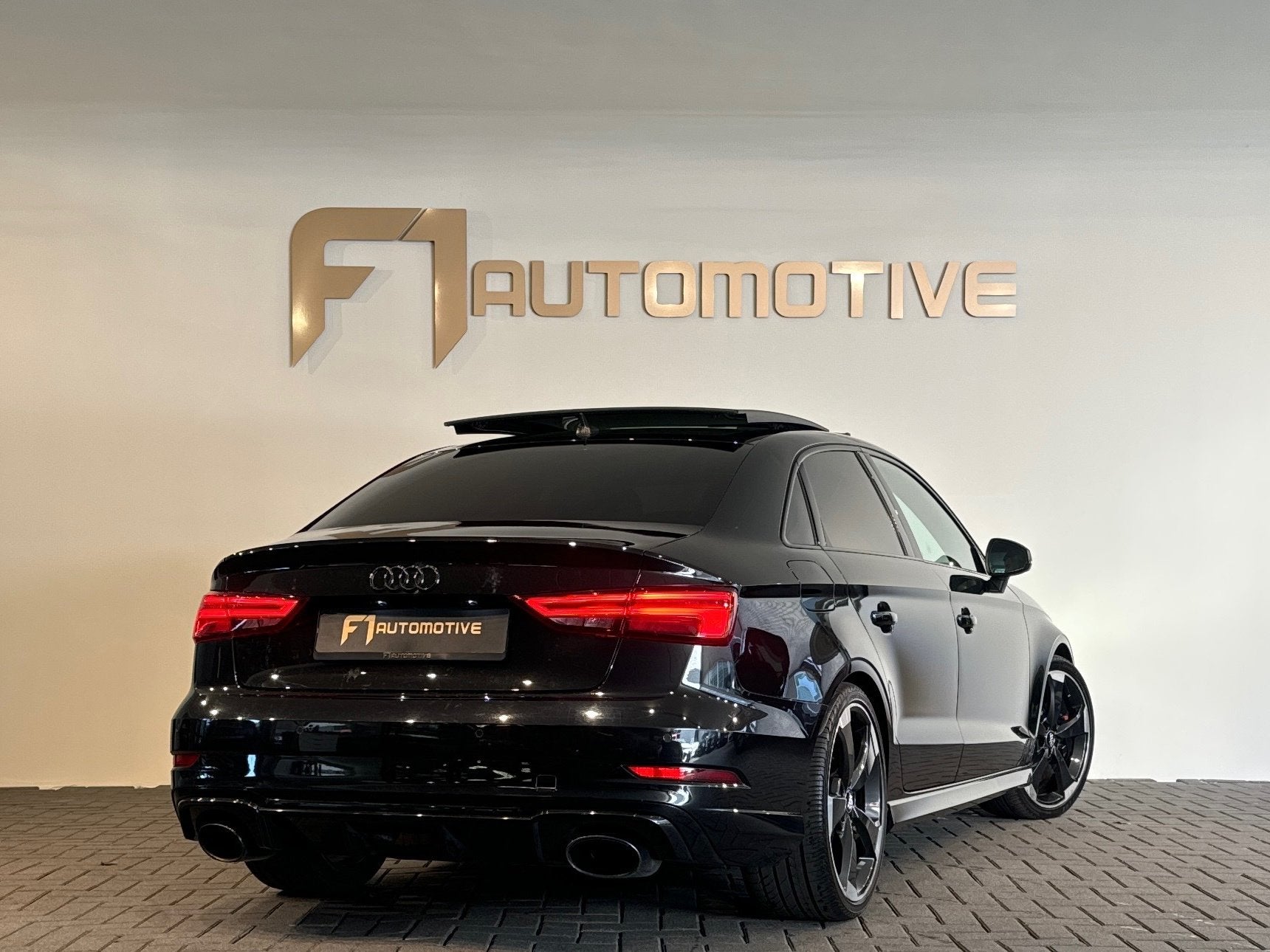 Audi RS3 Limousine 2.5 TFSI quattro Pano|RS Seat|B&O|Carbon, Auto's, Audi, Automaat, Dealer onderhouden, 1490 kg, Gebruikt