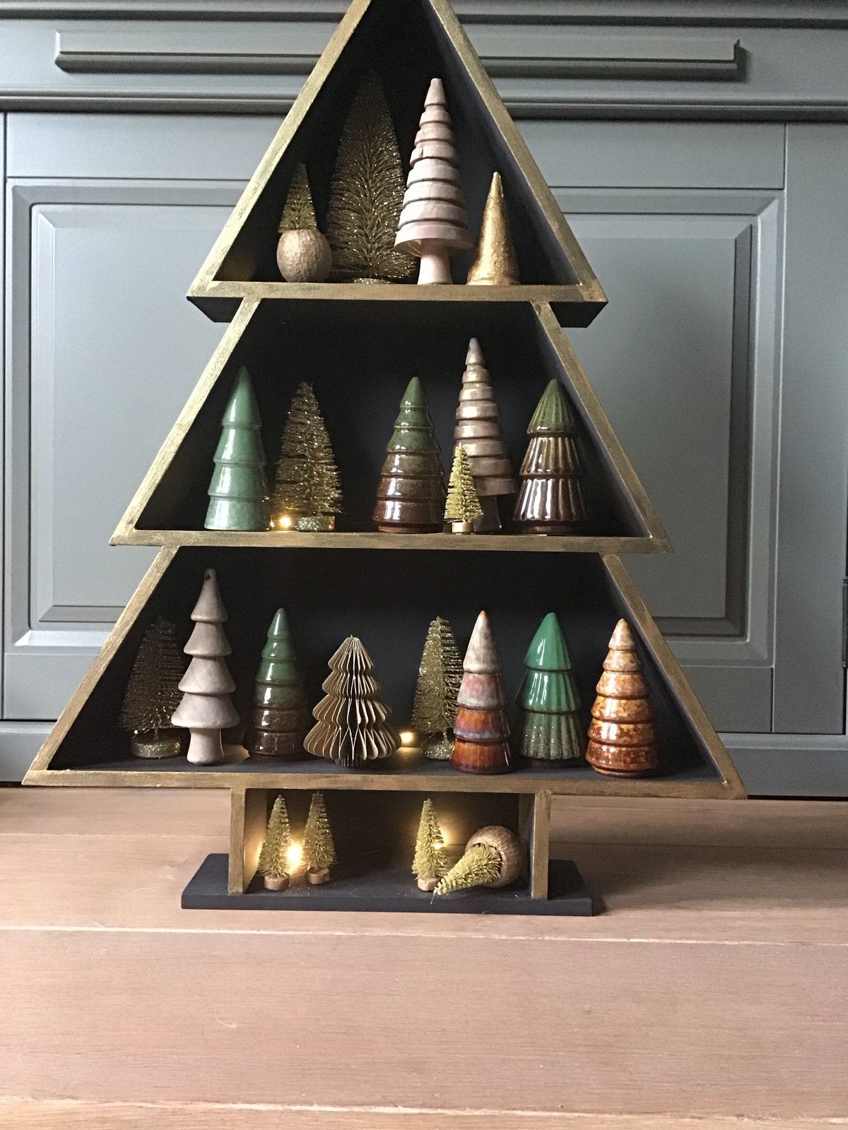 Decoratieve Kerstboom Display met Plankjes, Hout, Ophalen of Verzenden, Zo goed als nieuw, Modern