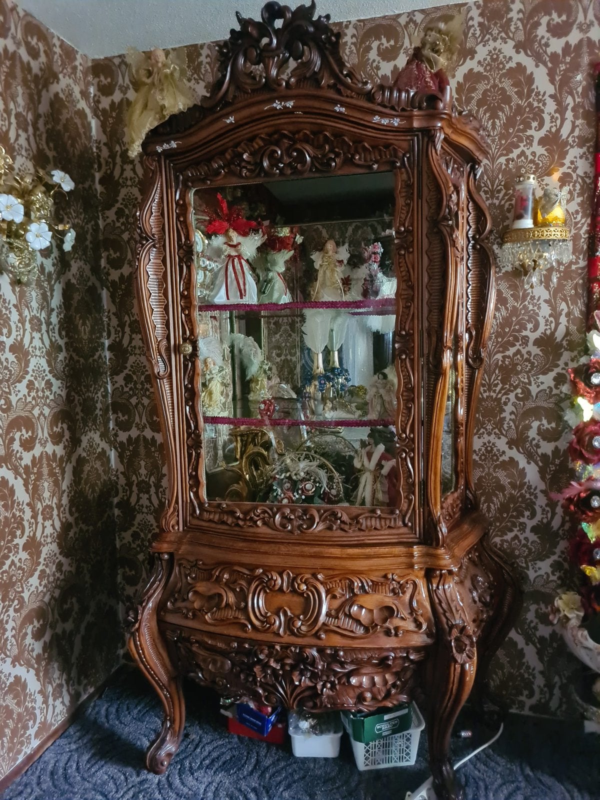 Prachtige handgesneden vitrinekast in barok/Rococo stijl, Ophalen