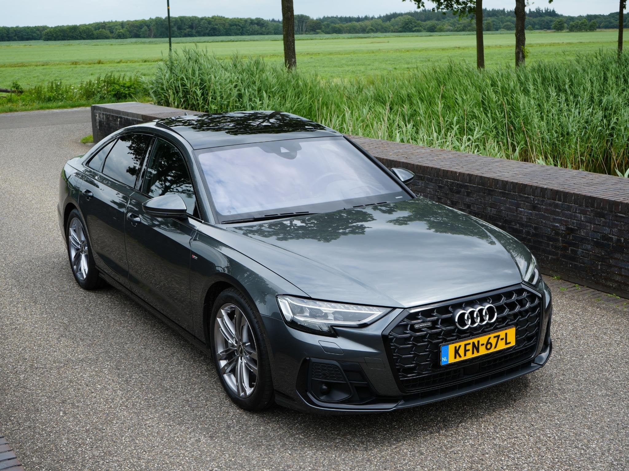 Foto 56 van Audi A8 S-Line 60 TFSI e 462 PK QUATTRO | Vierwielbesturing