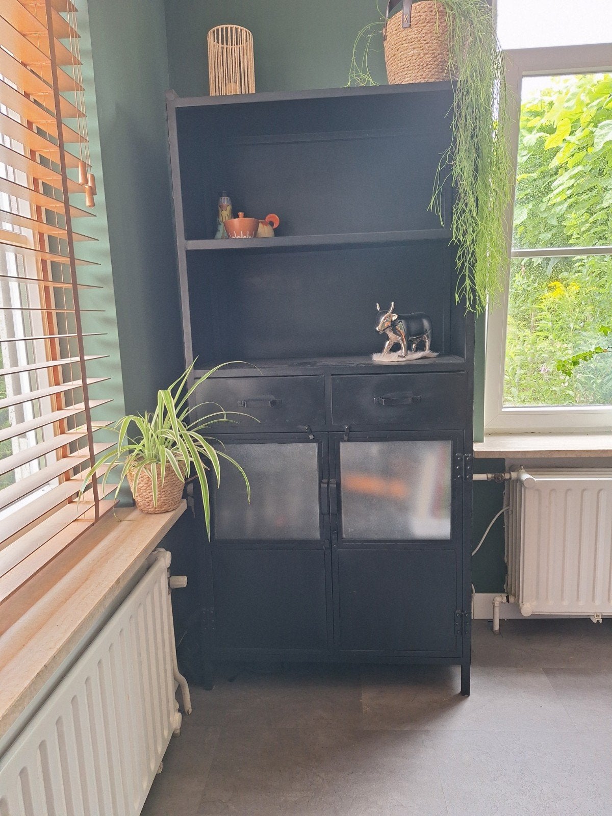 zwarte stalen kast, Ophalen, Zo goed als nieuw, Minder dan 150 cm, 150 tot 200 cm