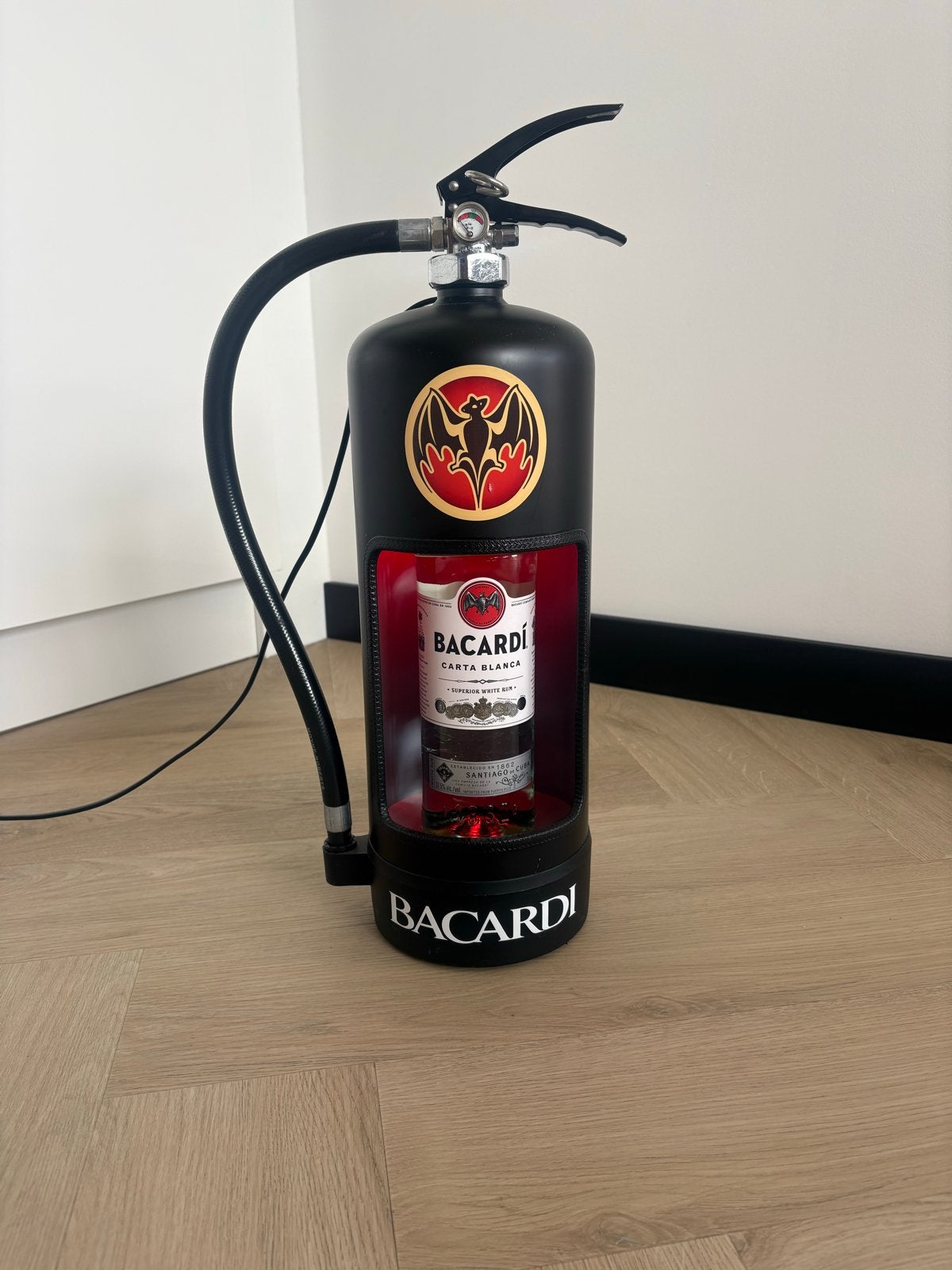 Bacardi Brandkast / Minibar in brandblusser design, Ophalen, Zwart, Zo goed als nieuw, Metaal