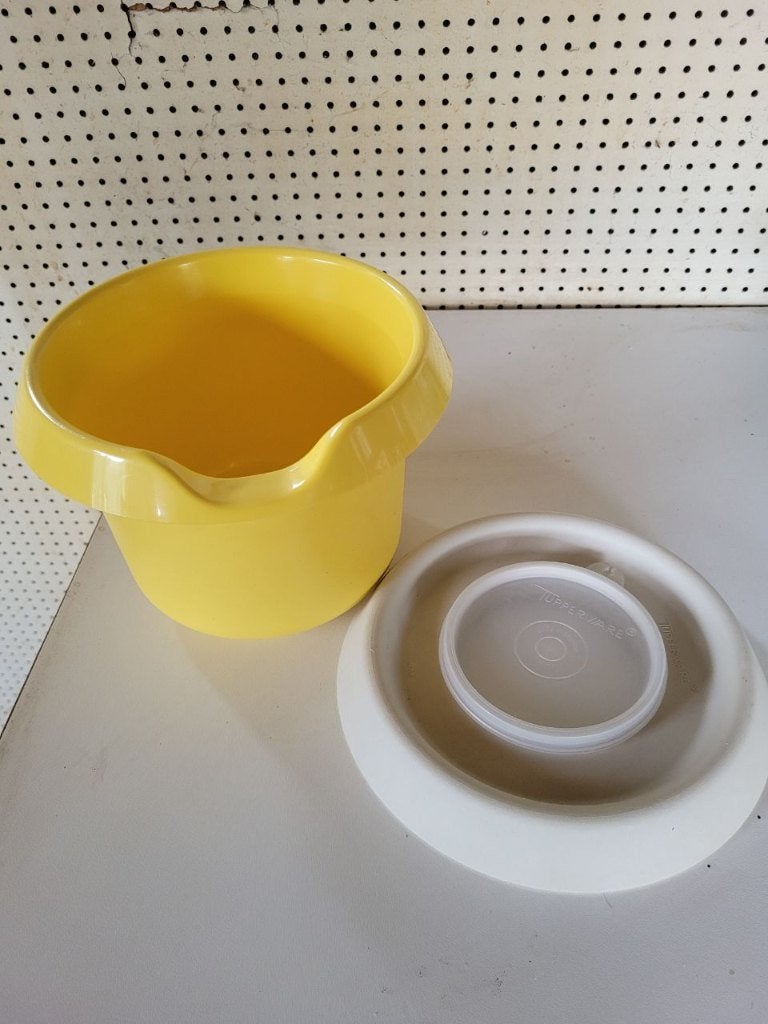 Tupperware schaal/meng/schenk/kom met geel deksel, Huis en Inrichting, Keuken | Tupperware, Schaal, Geel, Ophalen of Verzenden