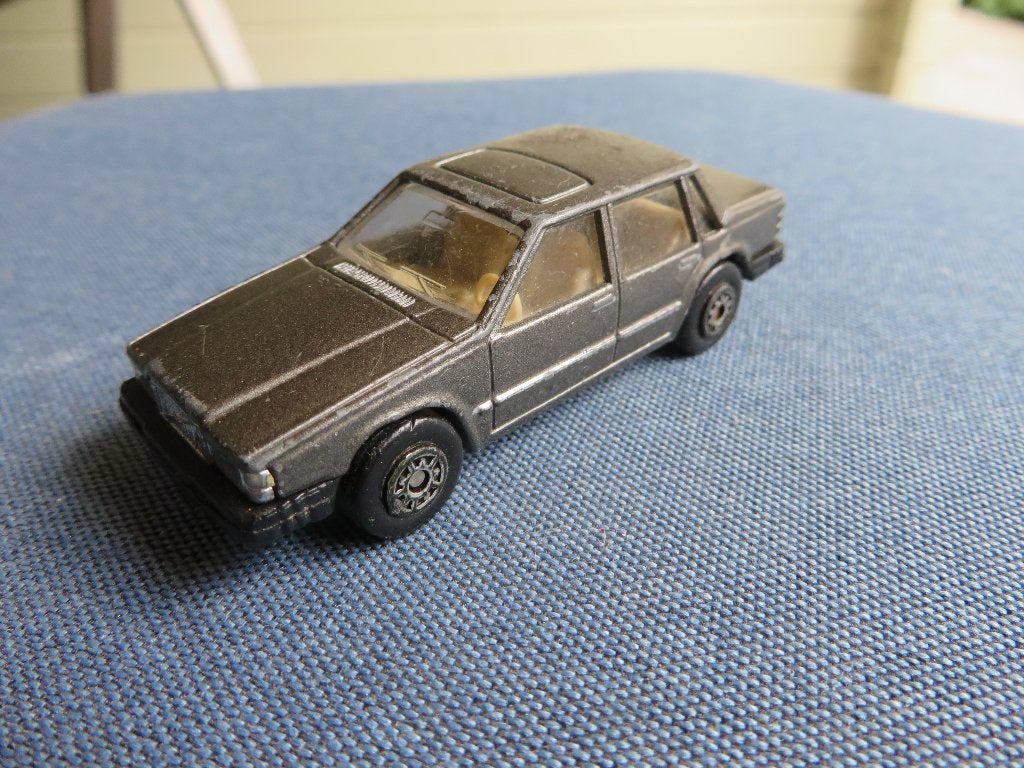 Edocar Volvo 760 GLE bruin, Hobby en Vrije tijd, Modelauto's | Overige schalen, Ophalen of Verzenden, Gebruikt, Auto