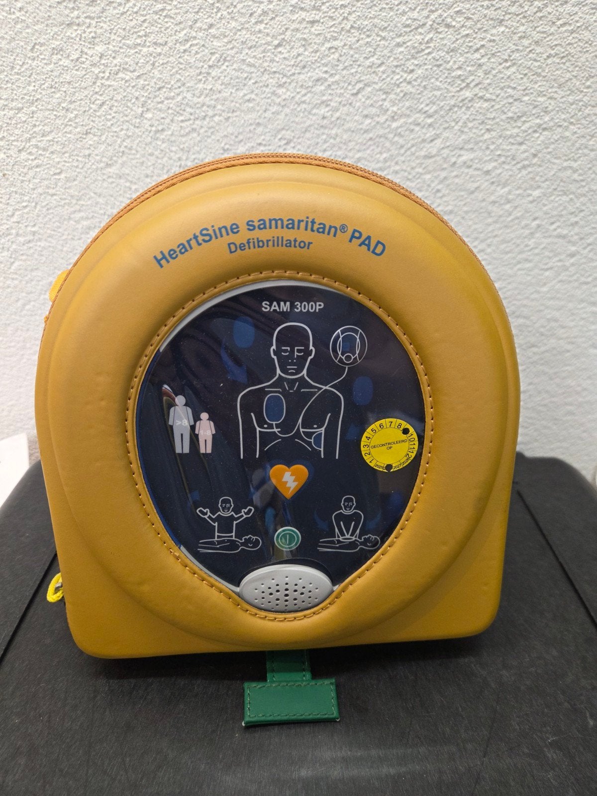 AED Nederlands/Engels/Frans/Duits gesproken defibrillator, Gebruikt, ., Ophalen of Verzenden, .