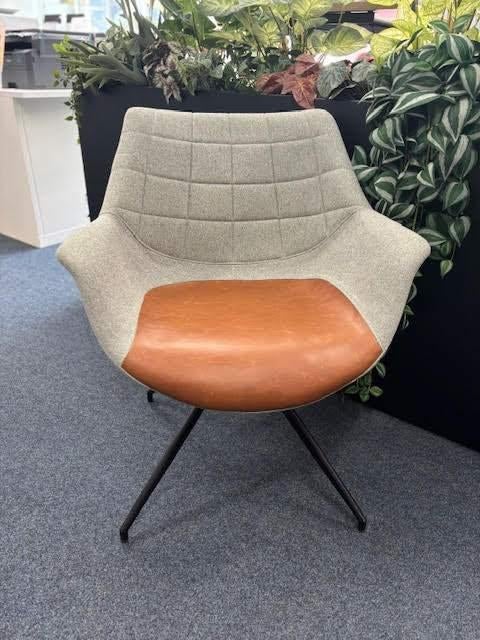 Zuiver Doulton Armchair, Ophalen, Bruin, Nieuw, Eén
