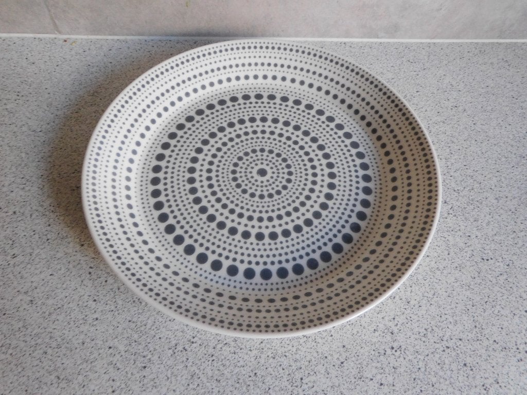 Bord 22 cm. Kulku Grijs Iittala Finland, Arabia, Keramiek, Ophalen of Verzenden, Zo goed als nieuw