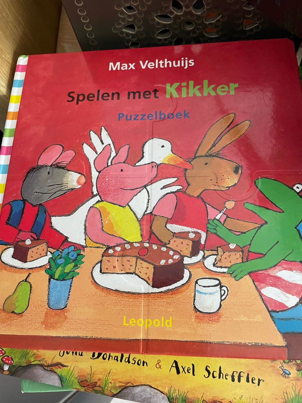 Spelen met Kikker Puzzelboek - Max Velthuijs, Ophalen of Verzenden, Zo goed als nieuw, Fictie algemeen