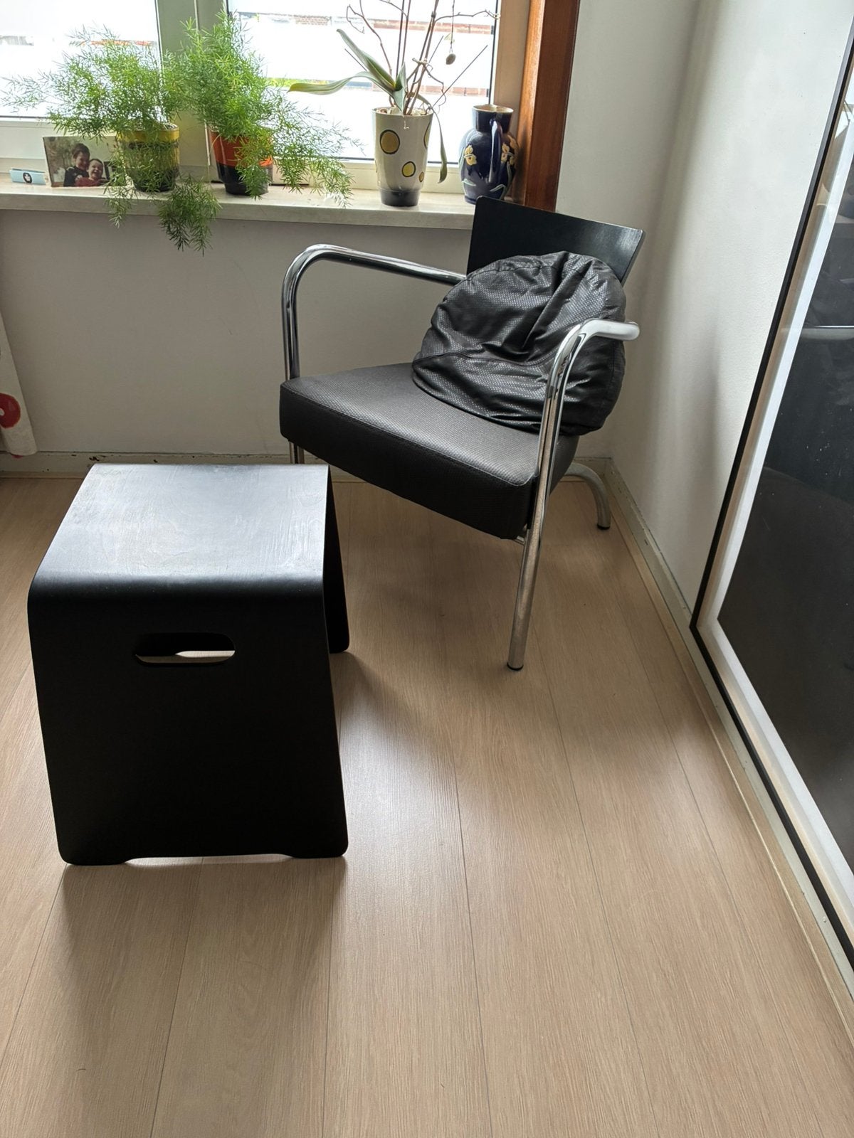 Twee IKEA Benjamin krukjes zwart plywood, Ophalen, Gebruikt, Hout