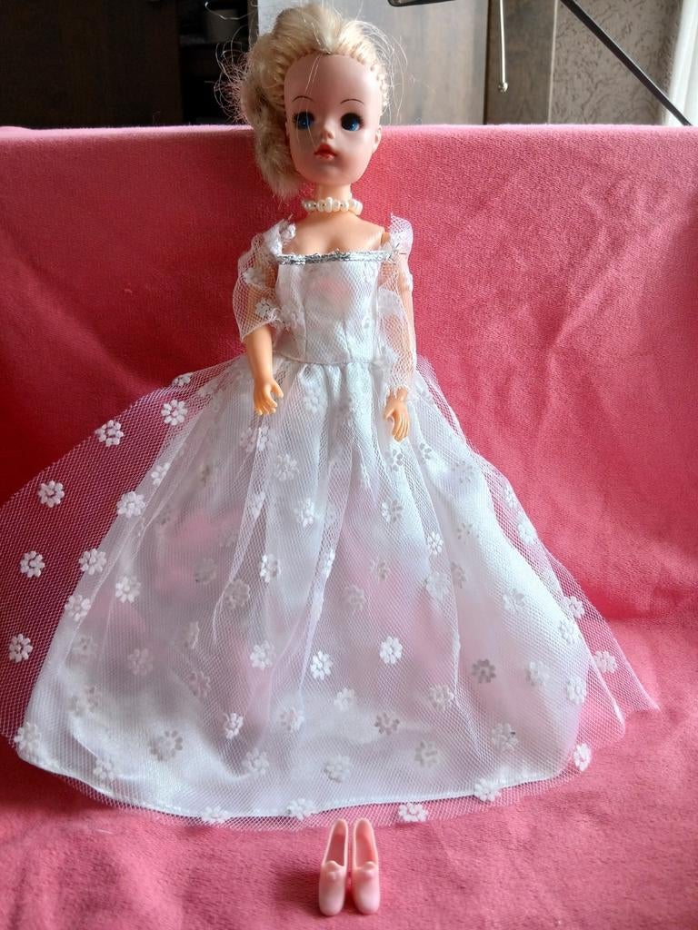 Barbie trouwjurk vintage 4, Ophalen of Verzenden, Gebruikt, Pop
