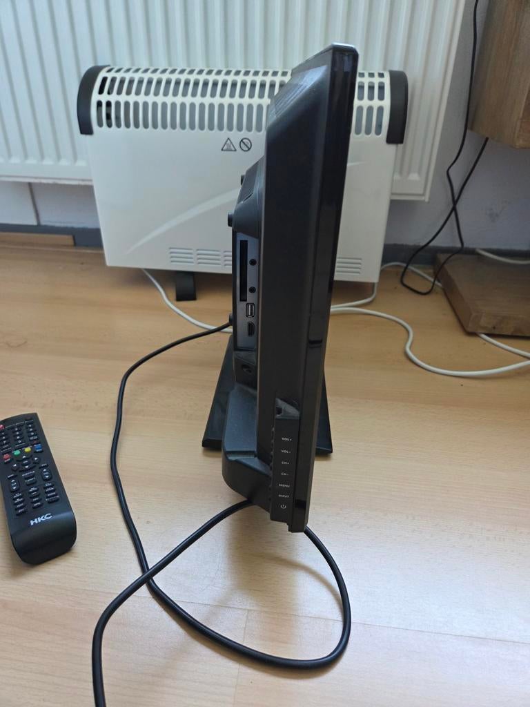 HKC tv 32 inch, Ophalen, Gebruikt