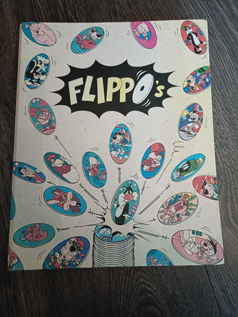 Flippo's verzamelmap met diverse series, Verzamelen, Flippo's, Ophalen of Verzenden, World, Verzameling, Met verzamelmap(pen)