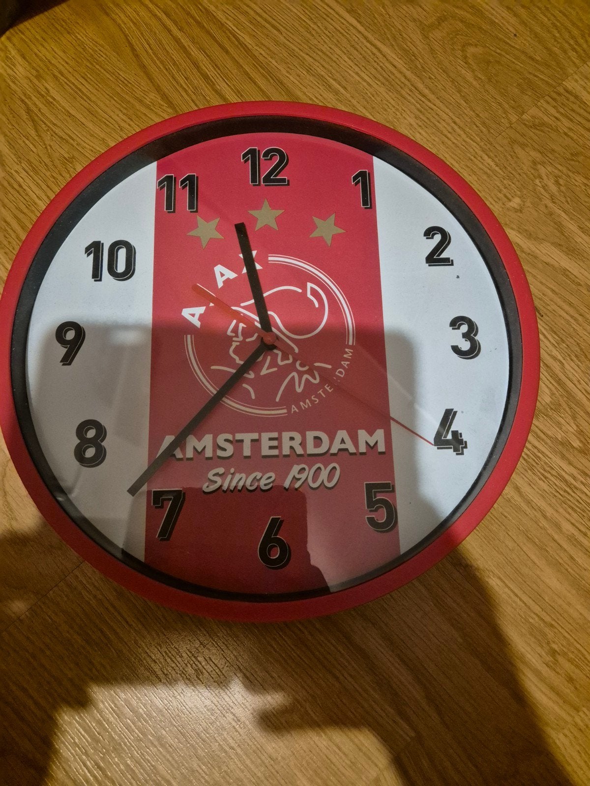 Ajax Wandklok - Amsterdam Since 1900, Analoog, Werkt op batterijen, Ophalen of Verzenden, Modern