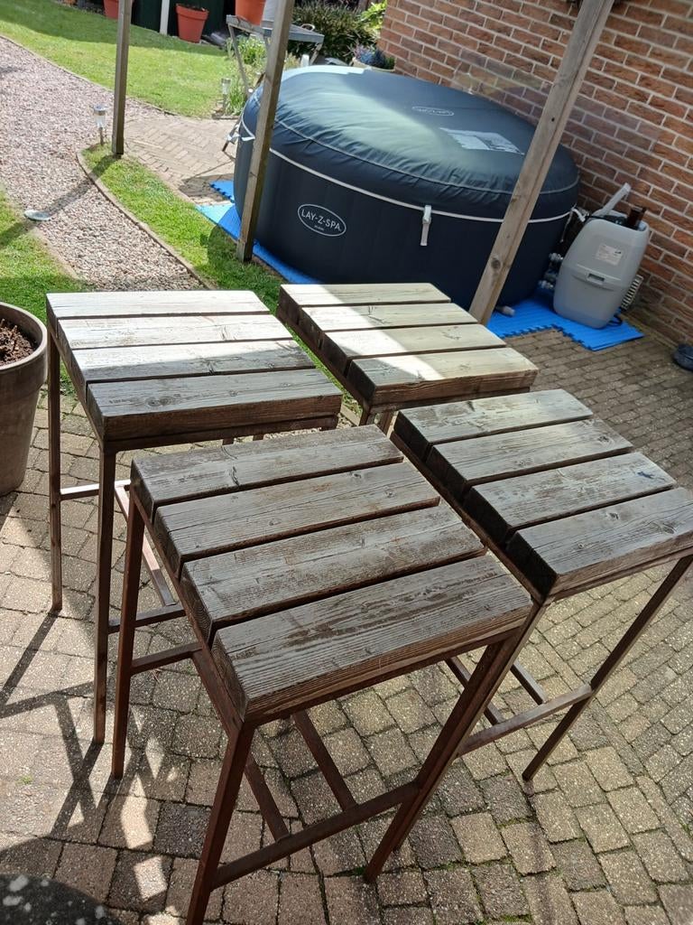 4 Robuuste barkrukken van hout en metaal, Ophalen, Gebruikt, Met voetsteun, 60 tot 90 cm