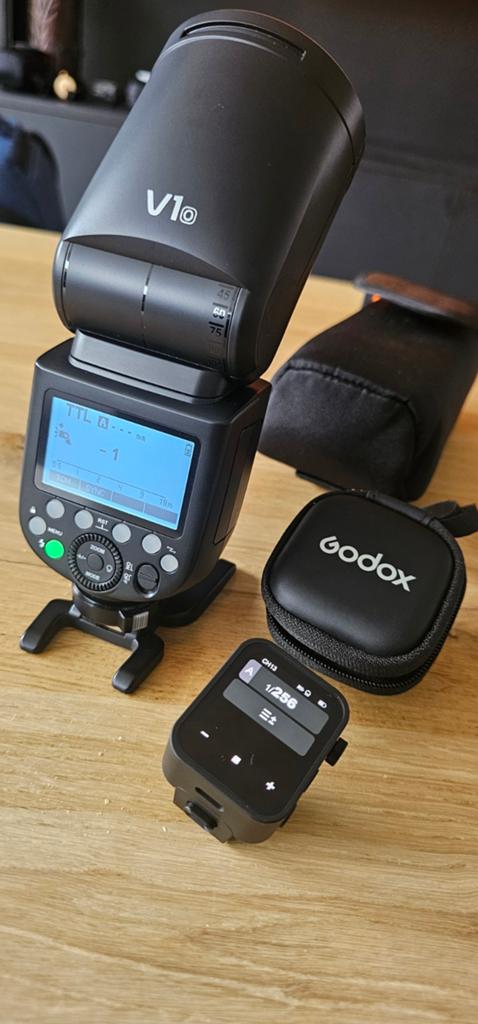 Godox V1o flitser (Olympus/Panasonic) met XPro-O trigger, Ophalen of Verzenden, Zo goed als nieuw, Overige merken, Kantelbaar