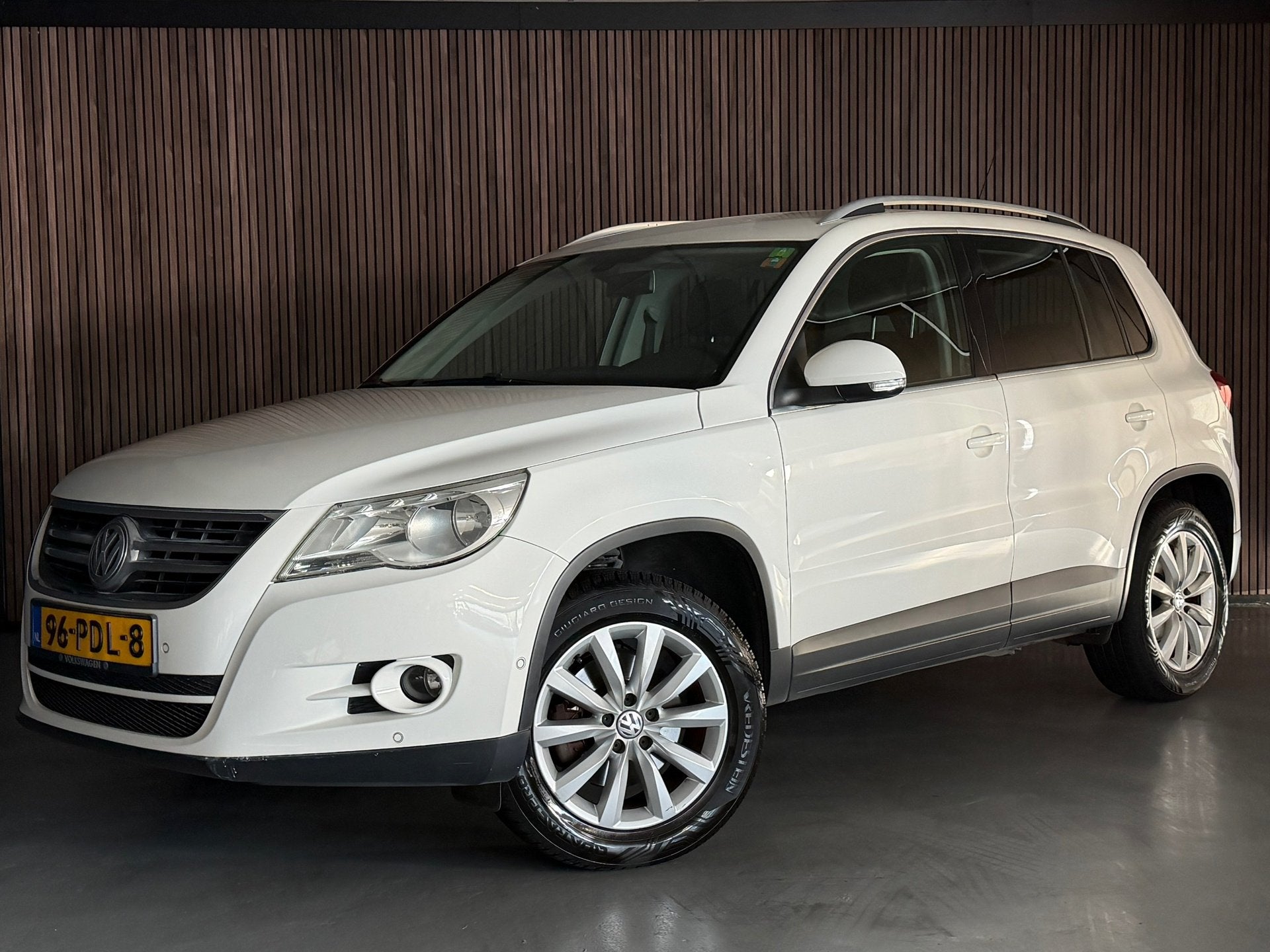 Volkswagen Tiguan 1.4 TSI Sport&Style NAP/AIRCO/TREKHAAK/MUL, Voorwielaandrijving, Euro 5, Gebruikt, Zwart
