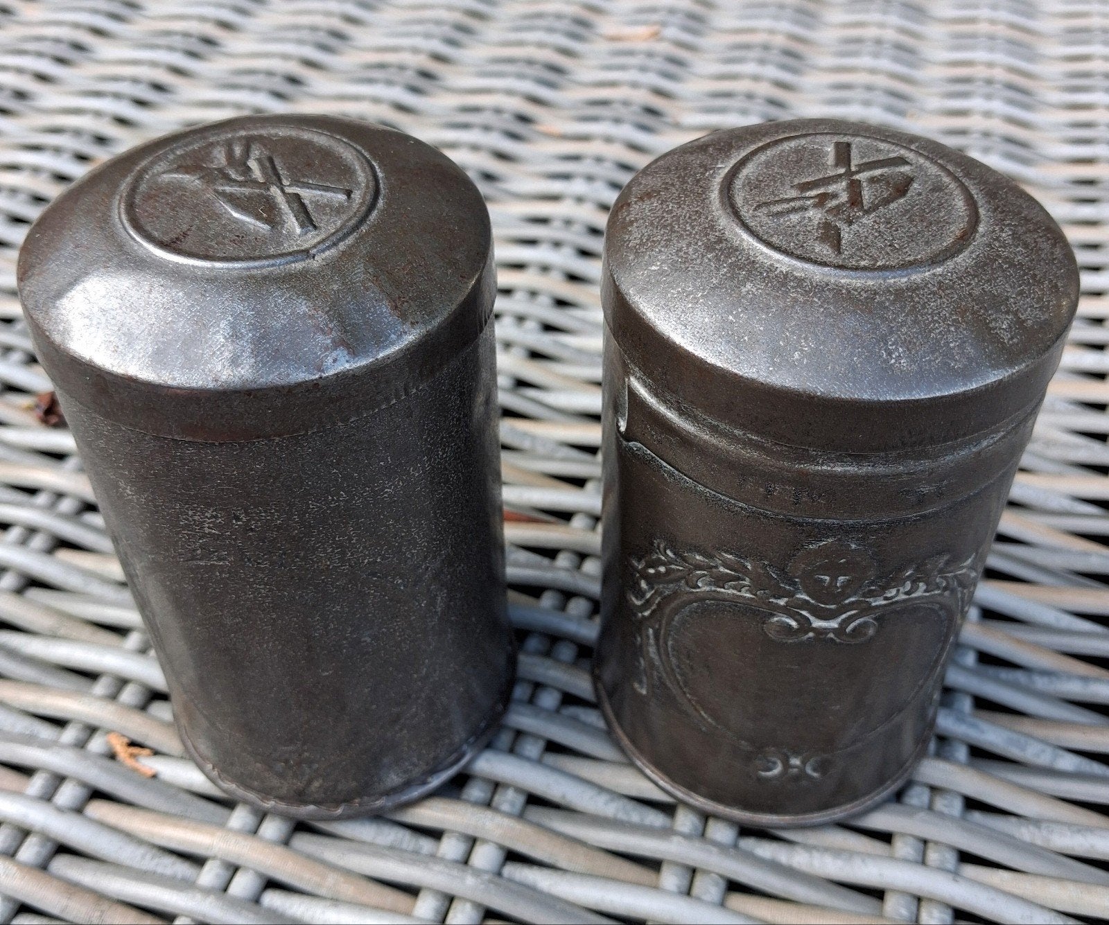 2 kleine thee tabaks of specerijen blikjes 1920-1940, Verzamelen, Ophalen of Verzenden, Gebruikt, Thee
