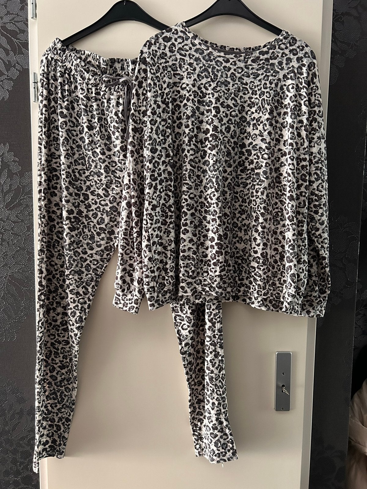 Leopardprint pyjama set xxl 44/46, Kleding | Dames, Ophalen of Verzenden, Zo goed als nieuw, Maat 46/48 (XL) of groter