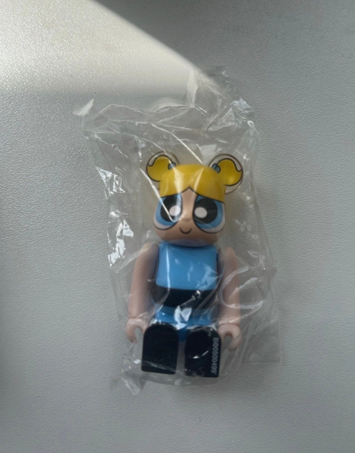 Bearbrick Series 50 Powerpuff Girls Bubbles, Ophalen of Verzenden, Nieuw
