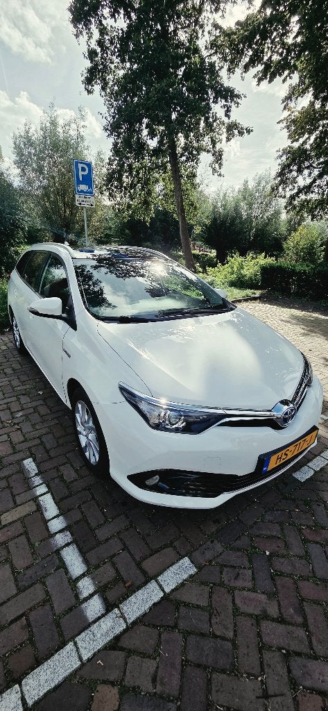 Toyota Auris Touring Sports 1.8 Hybrid Panoramadak Trekhaak, Automaat, Dealer onderhouden, Wit, Grijs