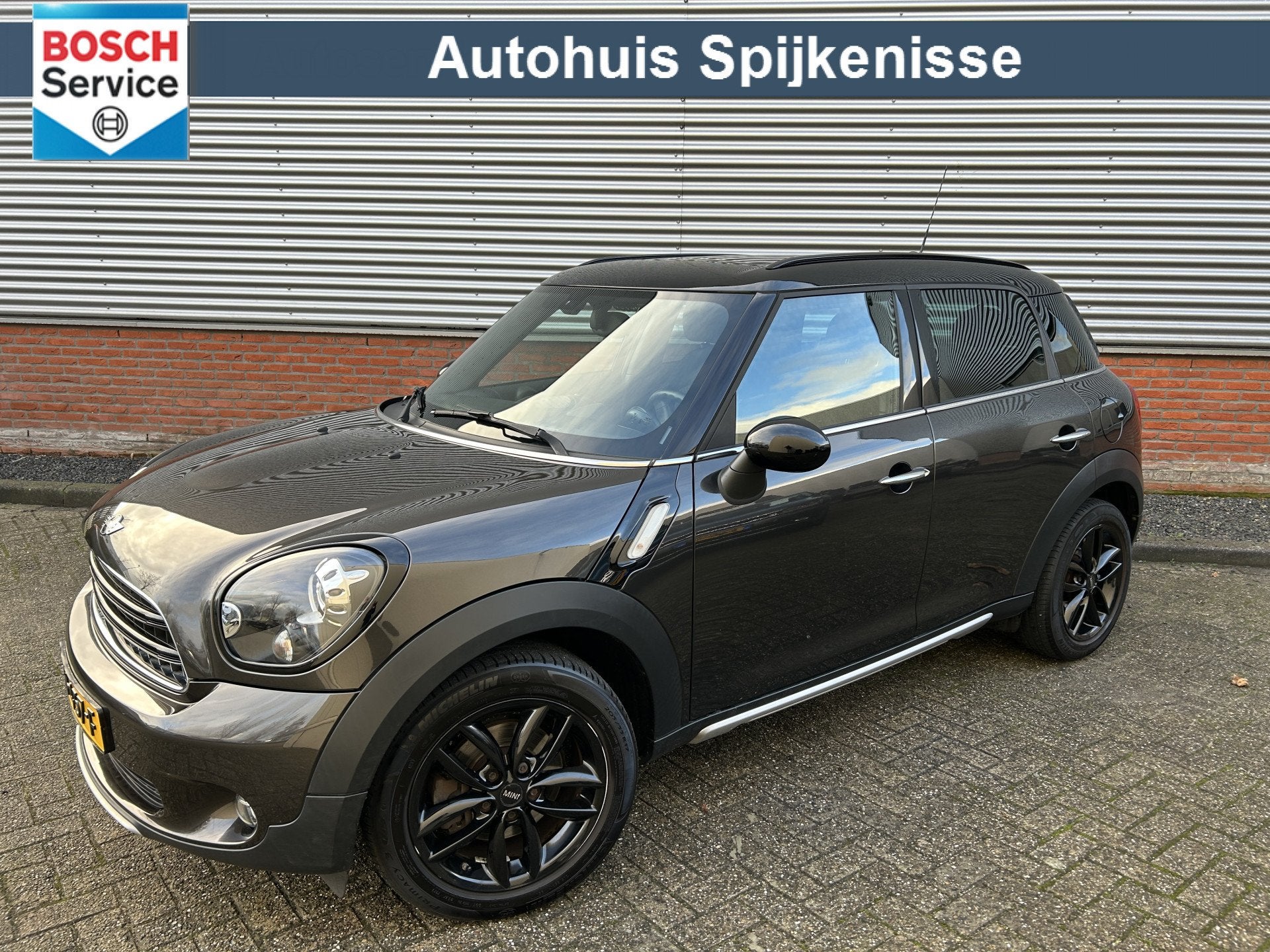MINI Countryman 1.6 Cooper Pepper | Panoramadak | Navigatie, Voorwielaandrijving, Gebruikt, Euro 6, Bruin