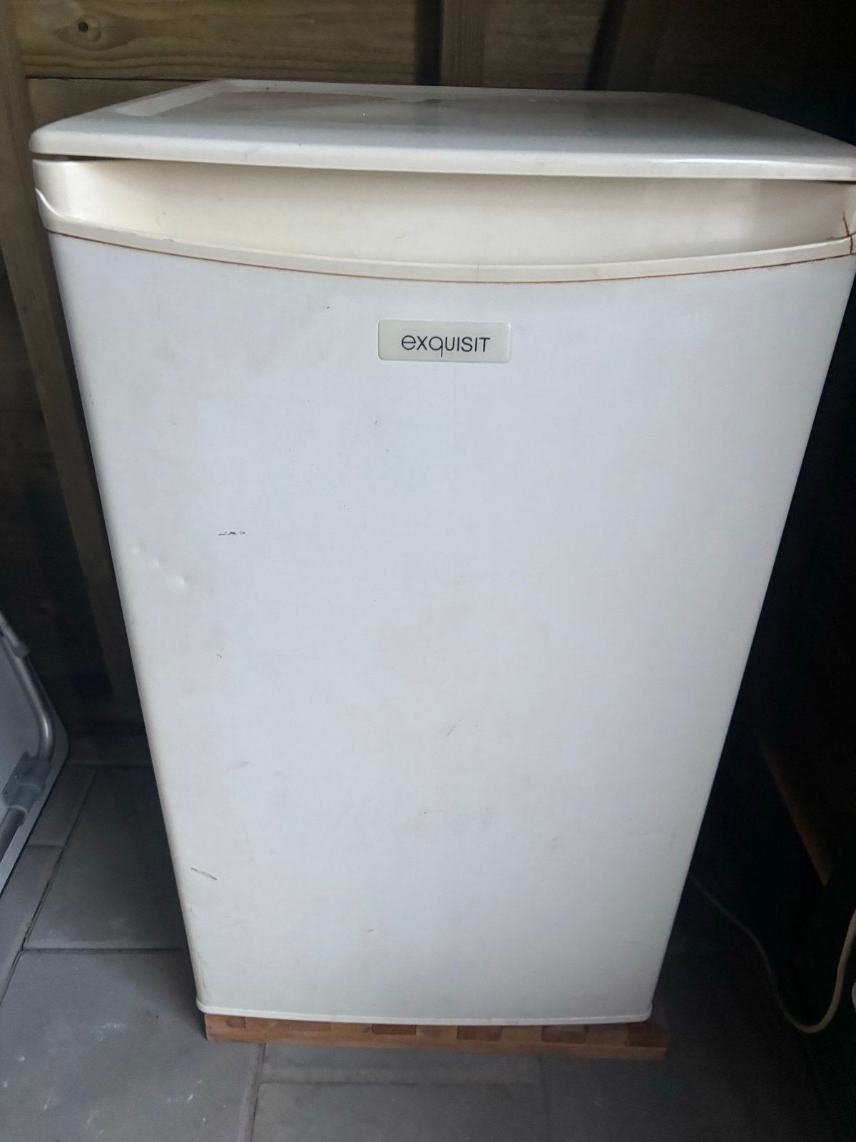 Exquisit koelkast met vriesvak - compact en functioneel, Witgoed en Apparatuur, Gebruikt, 75 tot 100 liter, 45 tot 60 cm, Met vriesvak