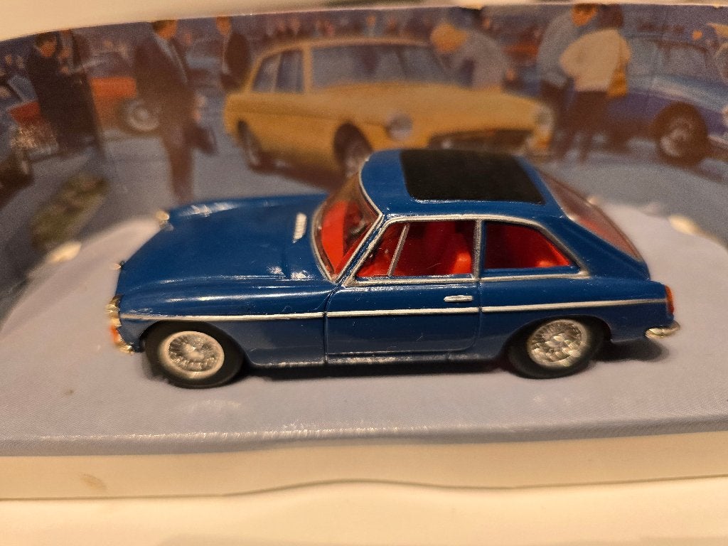 MGB GT 1965 1/43, Ophalen of Verzenden, Zo goed als nieuw, Auto, Overige merken