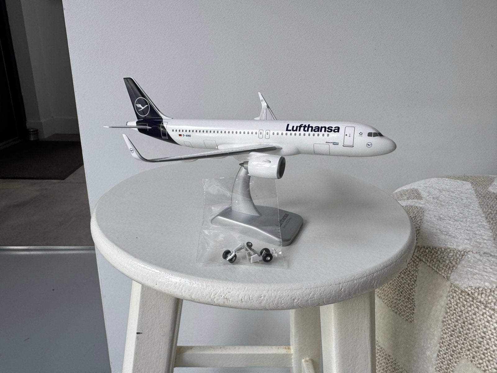 Lufthansa A320-neo schaal 1:200 met landingsgestel en doos, Verzamelen, Ophalen of Verzenden, Zo goed als nieuw