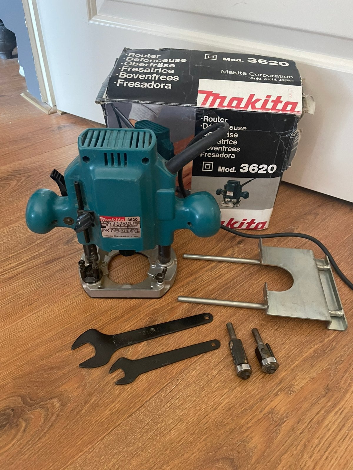 👍🏼 Makita 3620 Bovenfrees in nette staat 👍🏼, Doe-het-zelf en Verbouw, Gereedschap | Freesmachines, Ophalen of Verzenden, Gebruikt