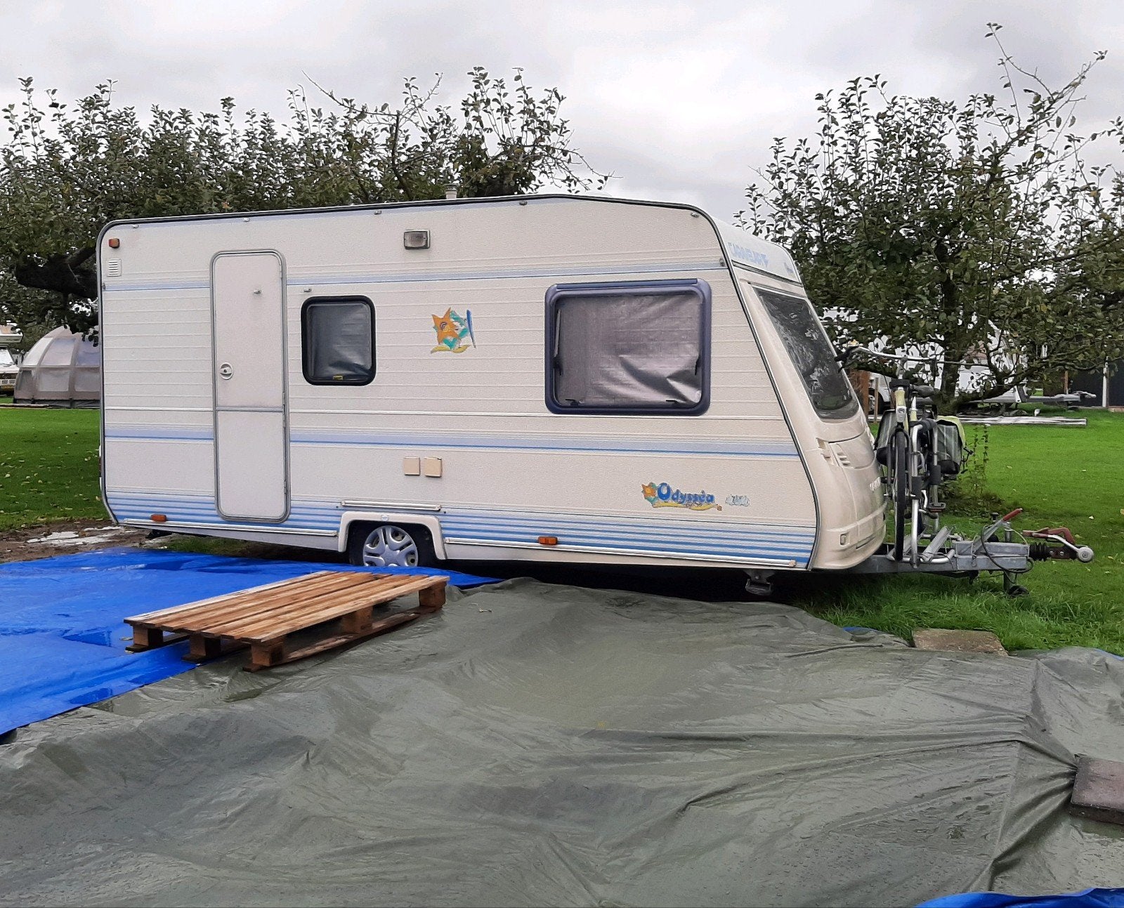 Caravelair caravan te koop aangeboden, Rondzit, 750 - 1000 kg, Particulier, Dwarsbed
