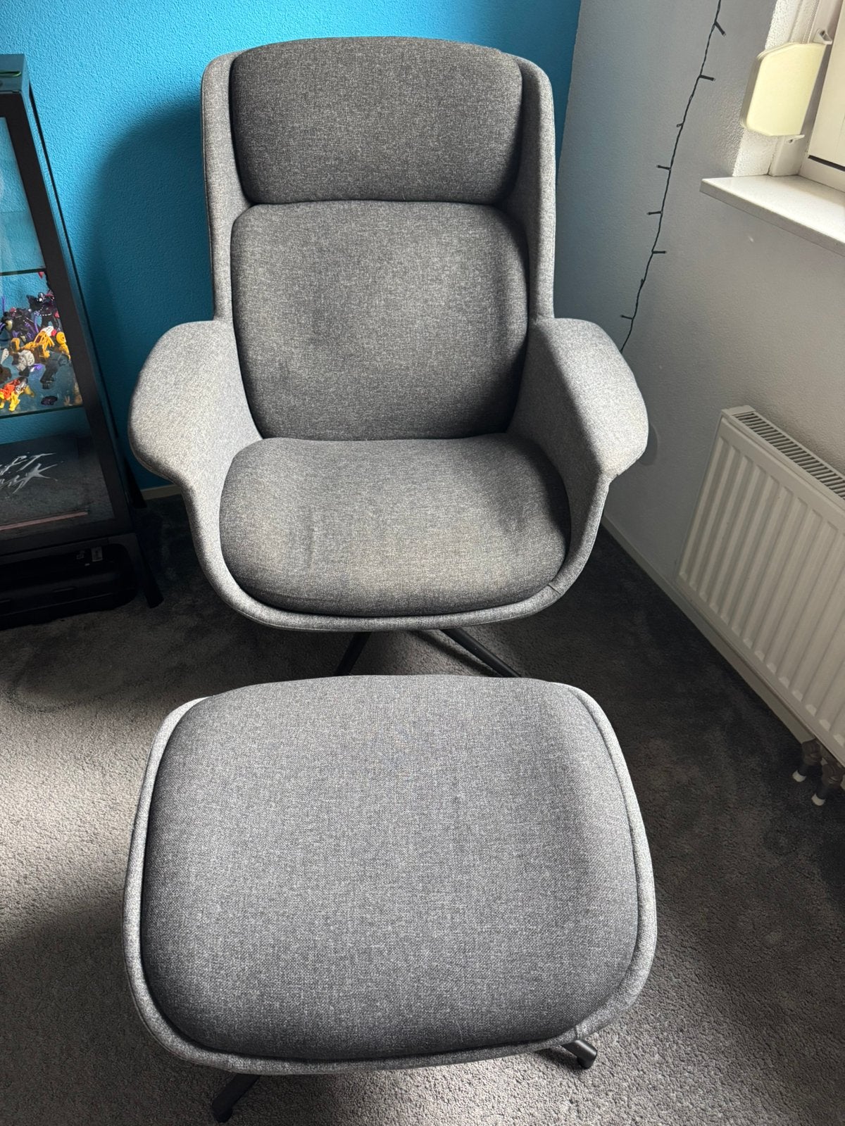 Äleby draaifauteuil met voetenbank, Huis en Inrichting, Ophalen, Zo goed als nieuw, 75 tot 100 cm, 50 tot 75 cm