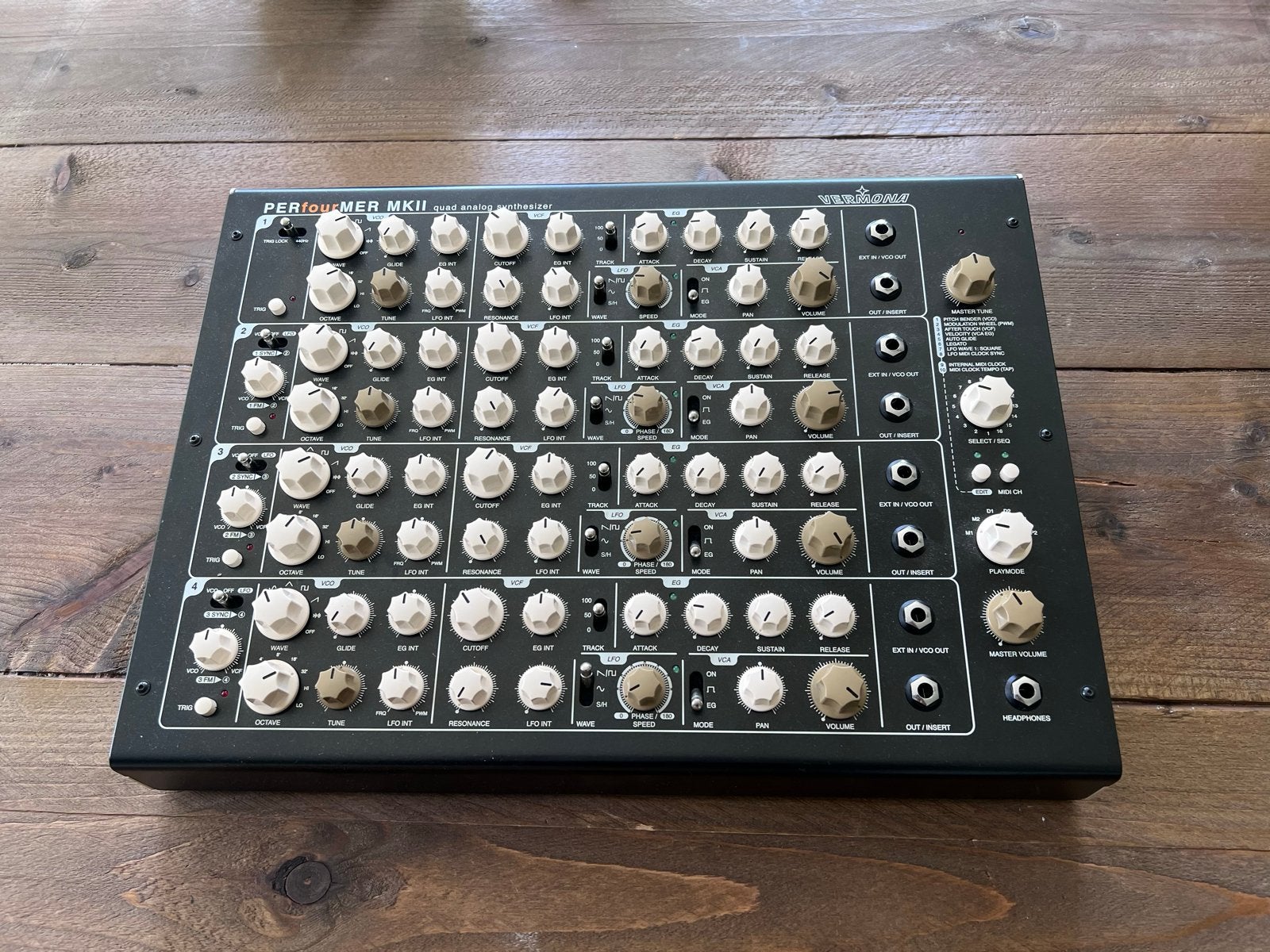 Vermona Perfourmer MKII Analoge Synthesizer, Muziek en Instrumenten, Overige aantallen, Zo goed als nieuw, Met midi-aansluiting