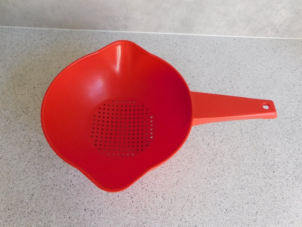 Tupperware Handvergiet 20x17 cm. Rood, Huis en Inrichting, Keuken | Tupperware, Ophalen of Verzenden, Zo goed als nieuw, Rood