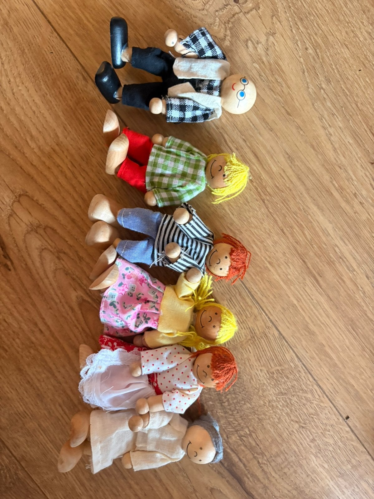 Goki poppenhuis poppetjes en inboedel, Ophalen, Zo goed als nieuw, Poppenhuis