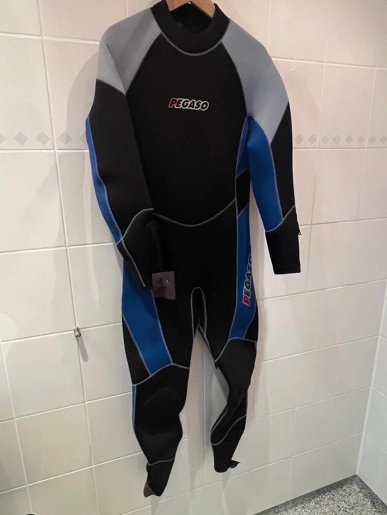 Wetsuits: 2 lange mouwen, 2 korte mouwen - Pegaso, Watersport en Boten, Ophalen, Gebruikt, Dame of Heer, Wetsuit