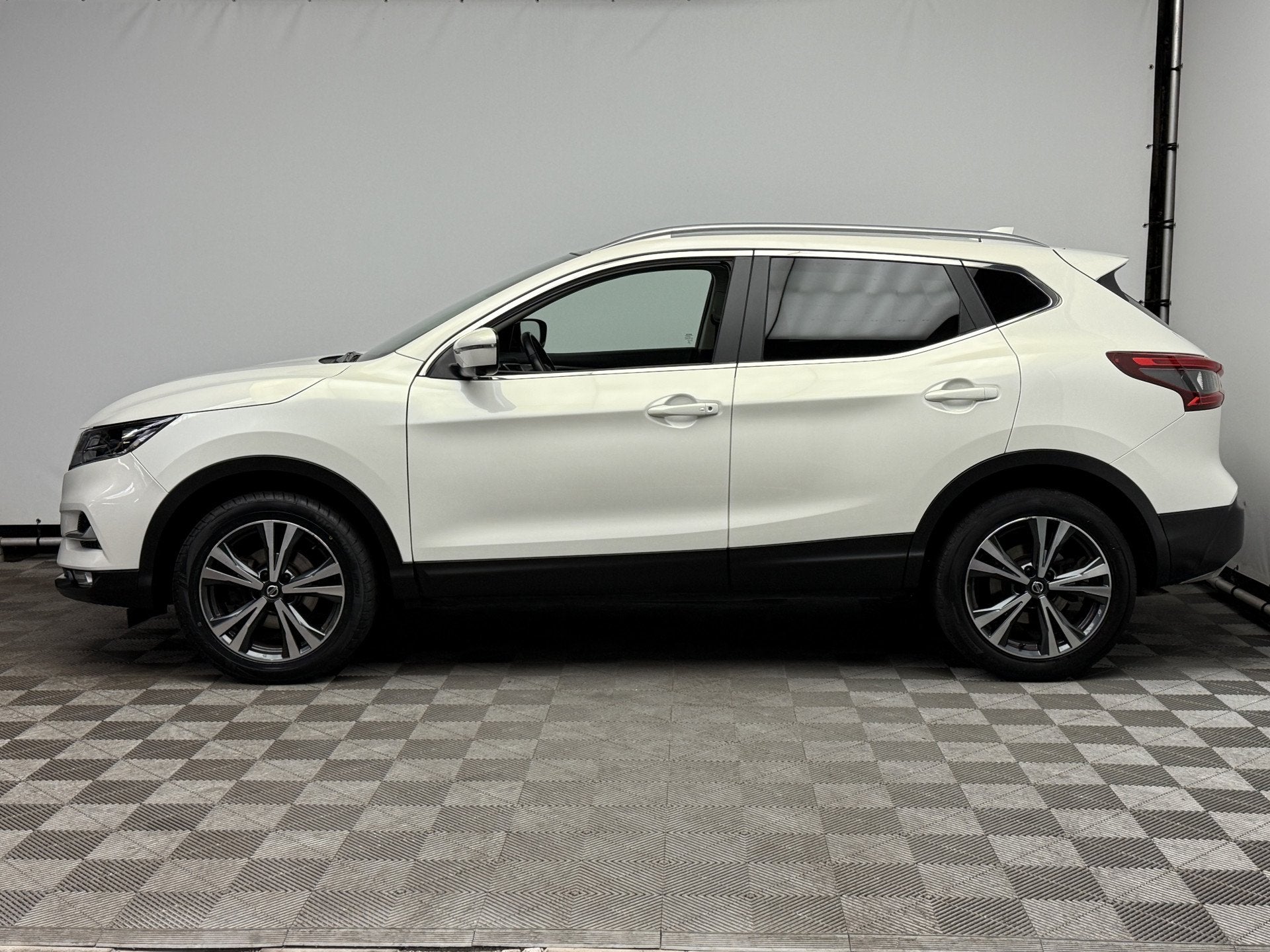 Nissan QASHQAI 1.3 DIG-T N-Connecta Pano Navi 360 Camera NL, Auto's, Voorwielaandrijving, Gebruikt, 4 cilinders, Met garantie (alle)
