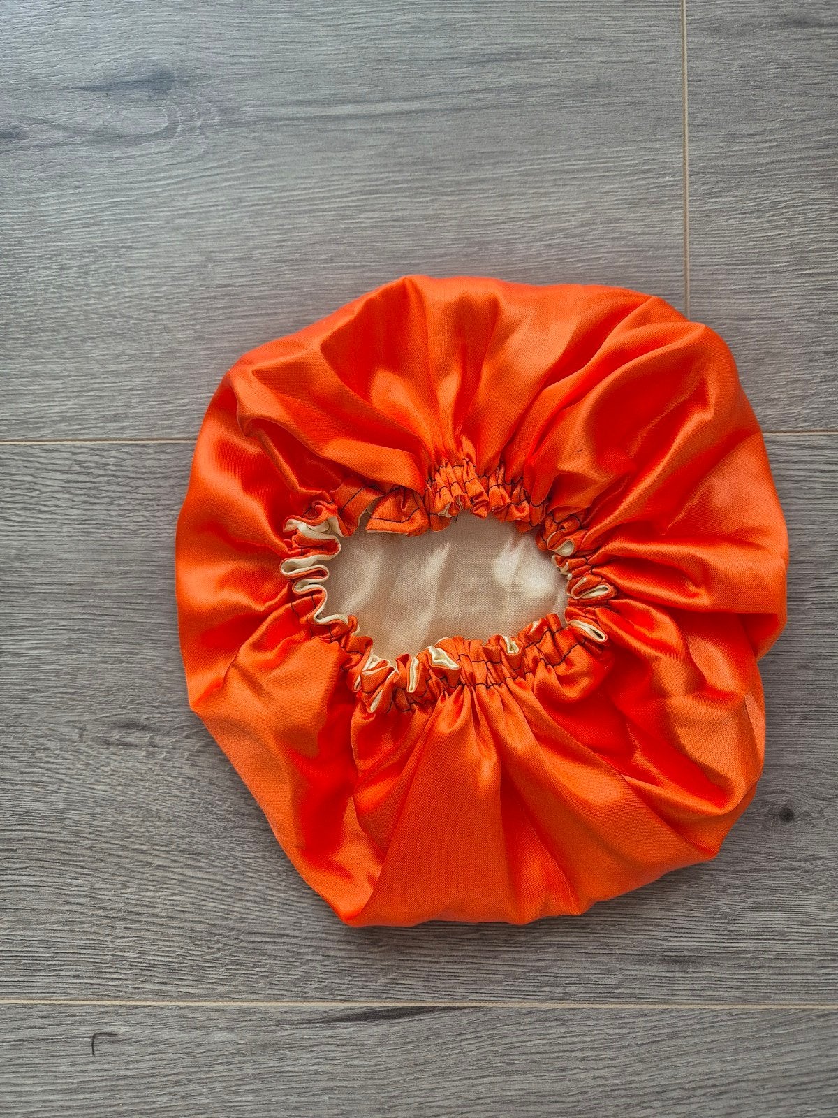 Satijnen Bonnet / Haarcap Dubbelzijdig - Oranje & Beige/Goud, No logo, Ophalen of Verzenden, Nieuw, One size fits all