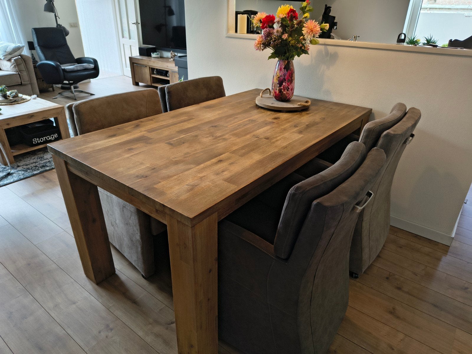 Acacia Houten Eettafel met 4 Luxe Stoelen (Antraciet/Camel), Zo goed als nieuw, 150 tot 200 cm, Rechthoekig, 50 tot 100 cm